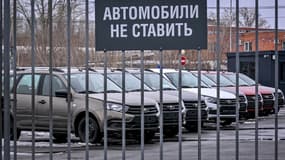 Des Lada garées chez un concessionnaire à Togliatti, en Russie, le 1er avril 2022