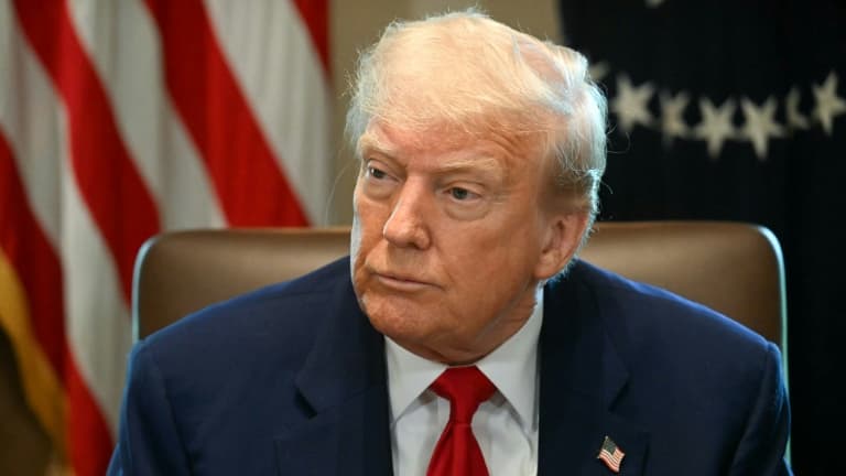 Le président américain Donald Trump lors d'une réunion de son gouvernement à la Maison Blanche, le 30 avril 2025 à Washington
