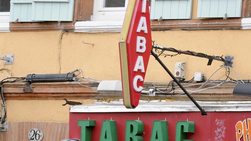 Les Français peuvent régler leurs impôts, leurs amendes mais aussi leurs factures de crèche, de cantine ou d'hôpital dans les bureaux de tabac, en espèces ou par carte bancaire.