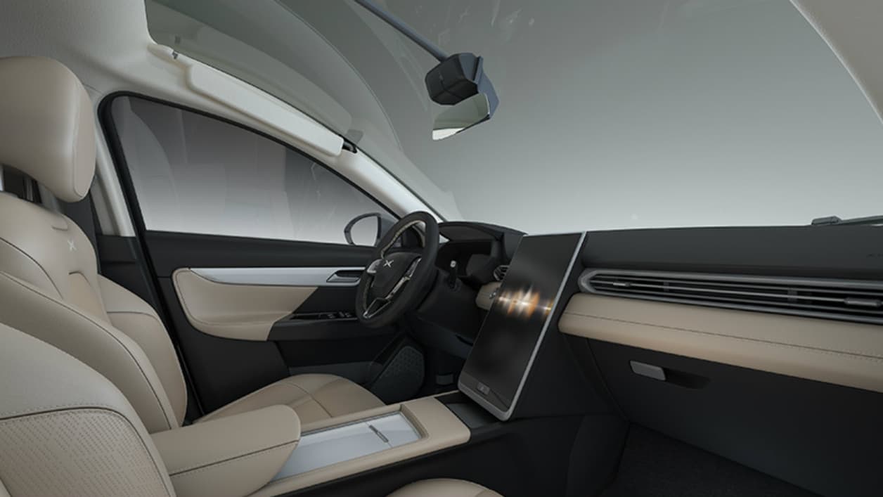 De grands écrans dans l'habitacle, la planche de bord rappelle celle des modèles Tesla. De grands écrans dans l'habitacle, la planche de bord rappelle celle des modèles Tesla.