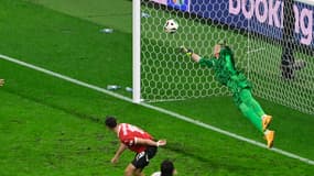 Mert Günok auteur d'un arrêt monumental lors du huitième de finale de l'Euro entre la Turquie et l'Autriche, le 02/07/2024