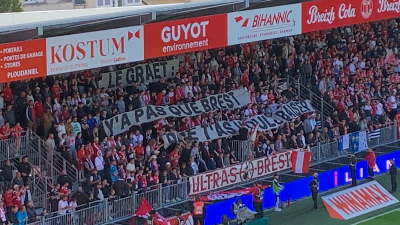 Une banderole anti Le Graët déployée à Brest, le 18 septembre 2022. Une banderole anti Le Graët déployée à Brest, le 18 septembre 2022.