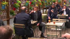 Réouverture: Emmanuel Macron et Jean Castex partagent un café en terrasse