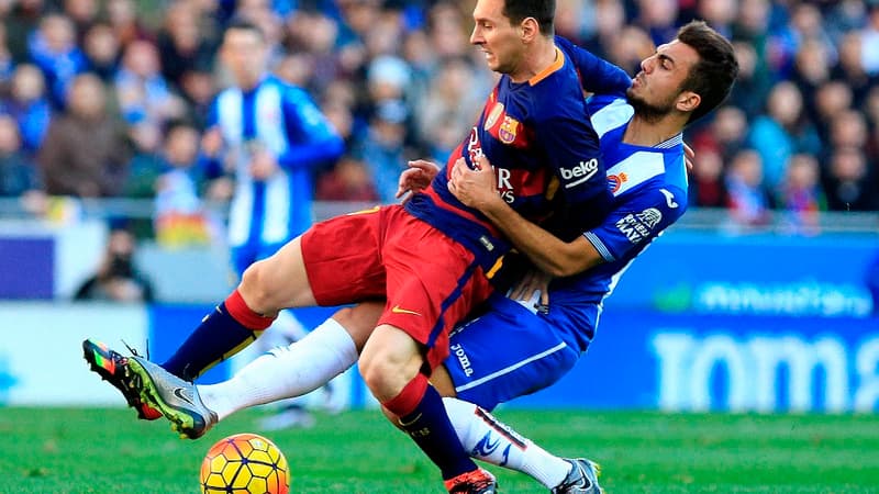 Lionel Messi mis en échec par un joueur de l'Espanyol