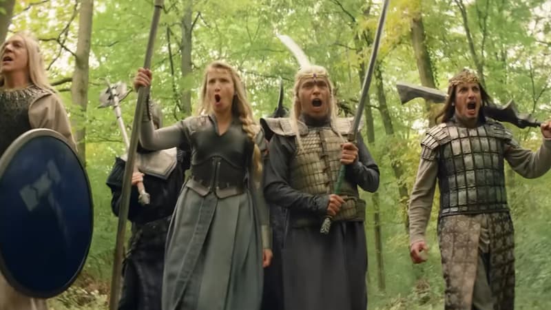 "Le roi du game": les premières images de la nouvelle comédie médiévale-fantastique d'Éric Judor