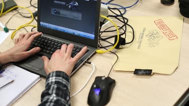 Les salariés passent plus d'une heure au bureau, à surfer sur internet à des fins personnelles.
