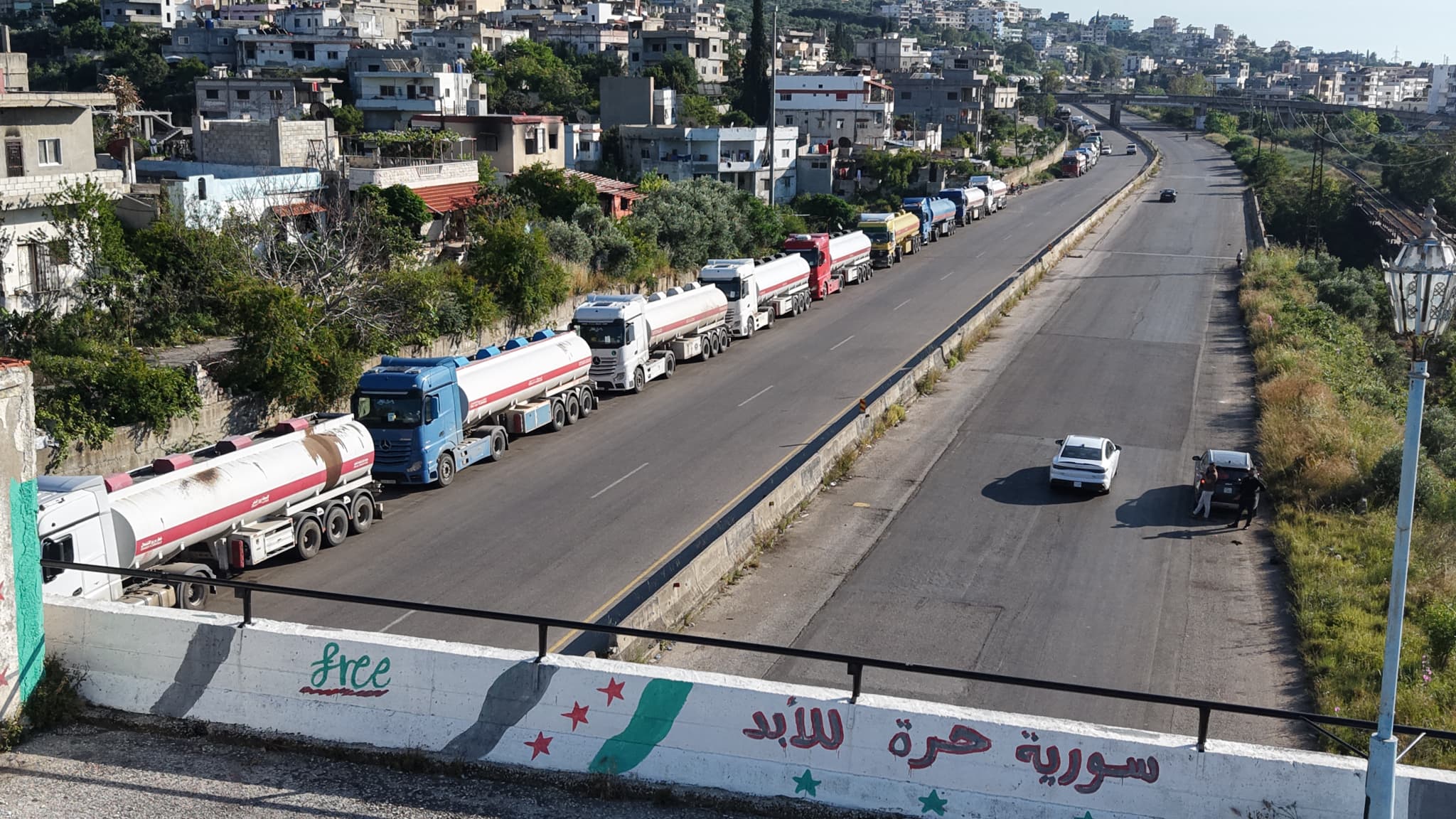 Suriye'nin Yeniden İnşası İçin 200 Milyar Dolar Gerekecek: Ülke, Hürmüz Boğazı'nın Kapanmasından Nasıl Faydalanarak 'Petrol İçin Önemli Bir Transit Ülke' Olmayı Planlıyor