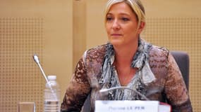 Marine Le Pen lors d'une conférence de presse au parlement européen
