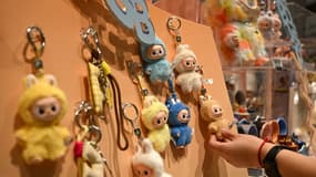 Des mini-peluches Labubu exposées dans une boutique Pop Mart à Pékin, en Chine, le 29 août 2025 (photo d'illustration).