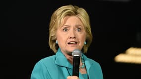 Hillary Clinton a été épinglée par un audit de l'administration américaine qui condamne le fait qu'elle utilisait un serveur et une messagerie privés pour gérer ses mails quand elle était secrétaire d'Etat. 