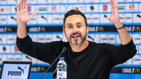 Roberto De Zerbi pendant une conférence de presse de l'OM, le 8 novembre 2024