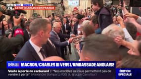 Bain de foule pour Charles III et Emmanuel Macron dans la rue du Faubourg-Saint-Honoré