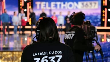 Photo fournie par France Télévisions du 4 décembre 2020 montrant les techniciens à l'oeuvre lors de l'édition 2020 du Téléthon