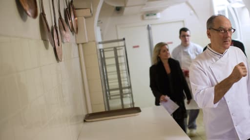 Le chef Bernard Vaussion, lors de son dernier jour en cuisine à l'Elysée jeudi 31 octobre.