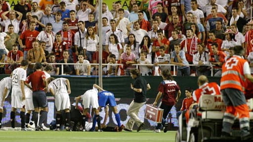 Le footballeur espagnol Antonio Puerta, victime d'un arrêt cardiaque sur le terrain en 2007