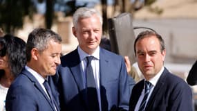 Le ministre de l'Intérieur Gerald Darmanin, le ministre de l'Économie et des Finances Bruno Le Maire et le ministre des Armées Sébastien Lecornu visitent le cimetière européen de Saint-Eugène à Alger le 26 août 2022. 