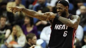 LeBron James a le sourire. Miami a déjà deux victoires au compteur