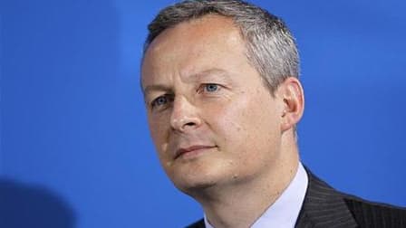 Le ministre de l'Agriculture, Bruno Le Maire, a autorisé les éleveurs français, confrontés à une sécheresse préoccupante, à utiliser toutes les jachères pour nourrir leur bétail. /Photo prise le 28 mars 2011/REUTERS/Charles Platiau