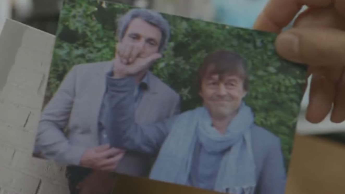 Le président Nicolas Hulot pose avec Denis Bouley dans "Fais pas ci, fais pas ça" Le président Nicolas Hulot pose avec Denis Bouley dans "Fais pas ci, fais pas ça"