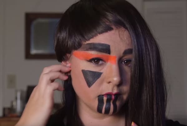 Ces techniques de maquillage permettent de rester incognito face à une caméra, moins face à un individu normalement constitué. Ces techniques de maquillage permettent de rester incognito face à une caméra, moins face à un individu normalement constitué.