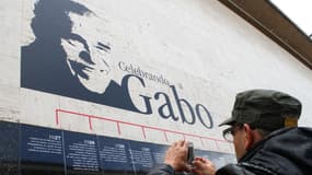 Le visage de Gabriel Garcia Marquez sur un mur de Bogota, la capitale colombienne, le 18 avril.