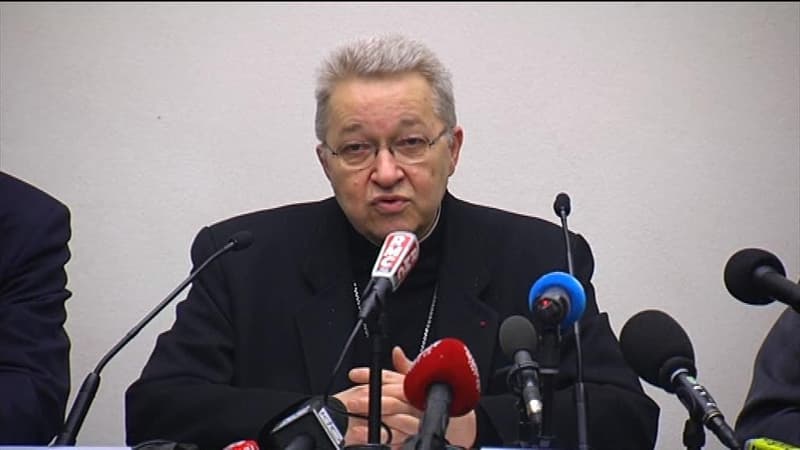 Conférence de presse de Mgr André Vingt-Trois au sujet de la démission de Benoit XVI le 11 février 2013 à Paris.