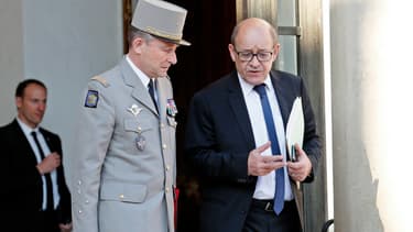 Jean-Yves Le Drian, alors ministre de la Défense, et le général Pierre de Villiers.