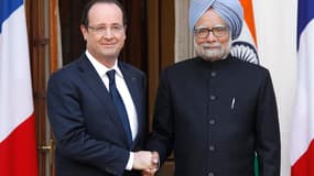 François Hollande et Manmohan Singh à New Delhi. Le Premier ministre indien a appelé de ses voeux une coopération accrue entre son pays et la France pour le projet de construction d'une centrale nucléaire de Jaitapur. /Photo prise le 14 février 2013/REUTE