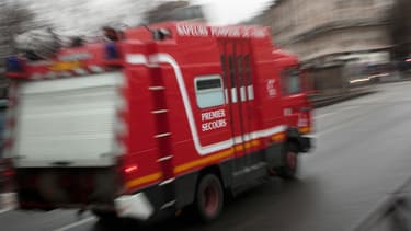 Camion de pompiers. (illustration)