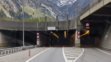Aujourd'hui, les véhicules ne roulent que sur deux fois une voie.