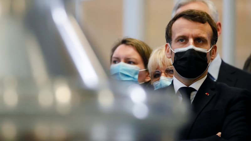 Emmanuel Macron à Vernon, dans l'Eure, le 12 janvier 2021.