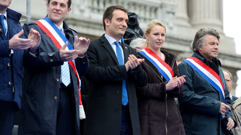 Florian Philippot, au centre, entouré de Nicolas Bay à sa droite et de Marion Maréchal - Le Pen et Gilbert Collard à sa gauche.