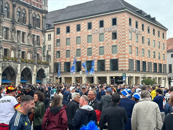 Une marée écossaise sur la place principale de Munich avant Allemagne-Ecosse, le 14 juin 2024