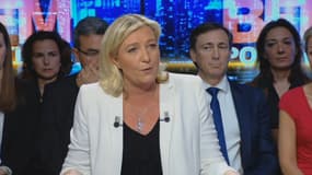 Marine Le Pen estime que la tribune d'Hollande sur l'Europe "est un aveu d'impuissance".