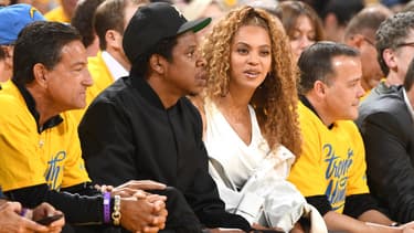 Jay-Z et son épouse Beyonce à un match des Jets Brooklyn, l'équipe dont il est fan.