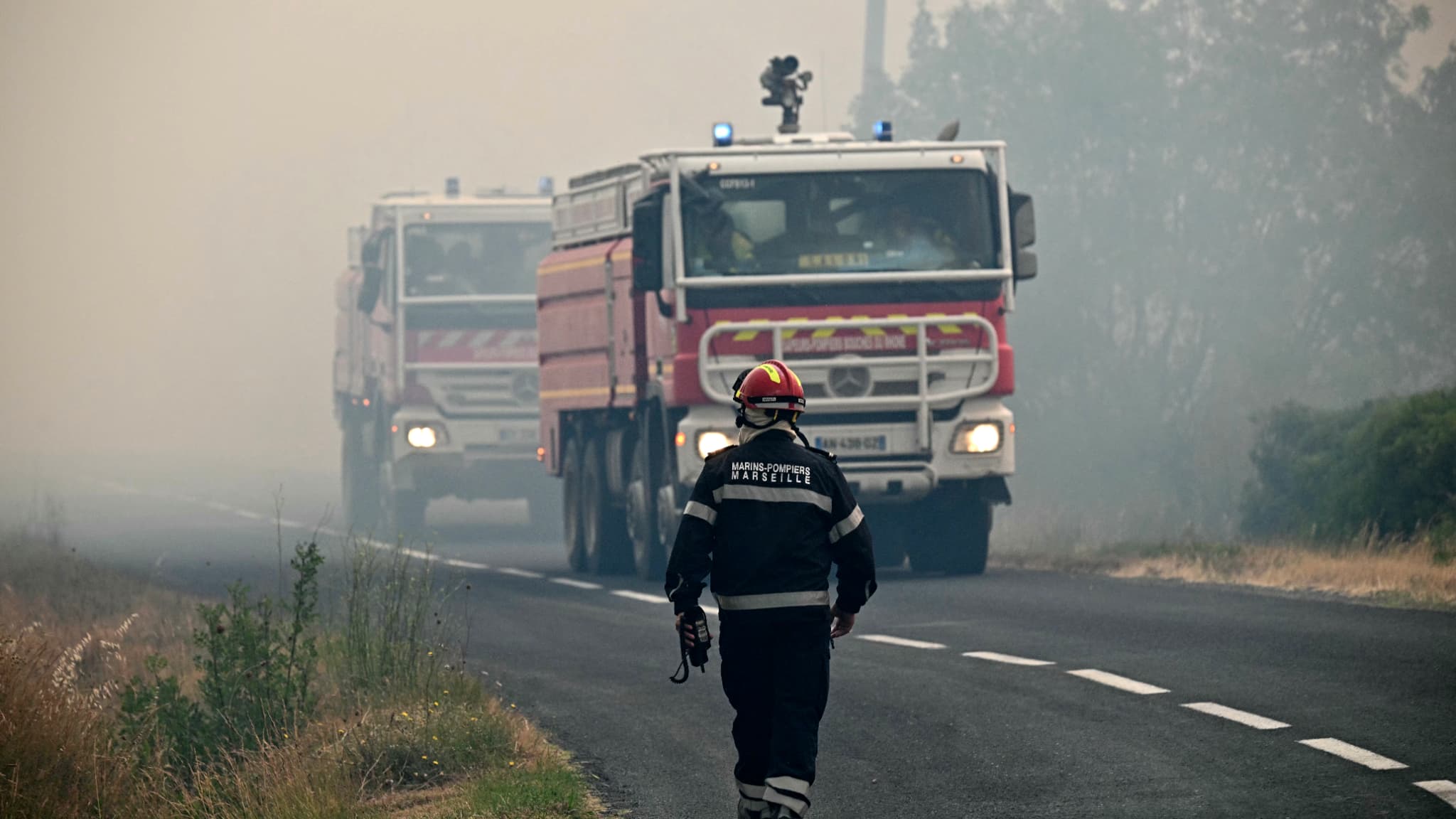 Des pompiers luttent contre l'incendie dans l'Aude, le 6 août 2025 Des pompiers luttent contre l'incendie dans l'Aude, le 6 août 2025