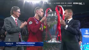 Ligue des champions - Henderson soulève le trophée, les fans chantent le "You'll Never Walk Alone"