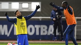Olivier Giroud et Ousmane Dembélé à l'entraînement des Bleus, le 15 novembre 2022