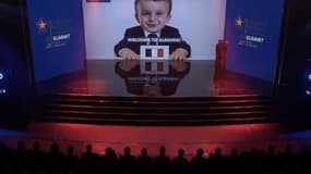Une image générée par IA d'Emmanuel Macron transformé en bébé