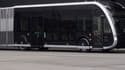 Les bus articulés de la firme espagnole Irizar, longs de 18 mètres, peuvent embarquer de 120 à 150 passagers.