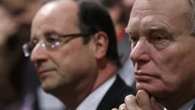 François Hollande et Jean-Marc Ayrault perdent respectivement deux et cinq points de bonnes opinions dans un sondage Ifop pour Paris Match diffusé lundi et effectué au lendemain de l'accord sur le site sidérurgique de Florange. /Photo prise le 19 novembre