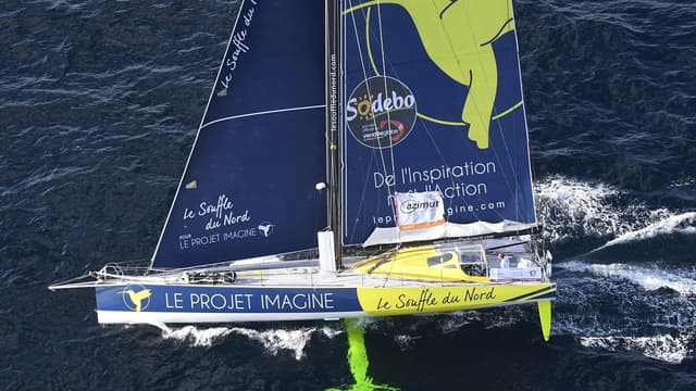 Le monocoque de Thomas Ruyant a été victime d'une voie d'eau dimanche.