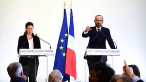 Agnès Buzyn et Edouard Philippe lors de l'annonce du "plan d'urgence" ce mercredi