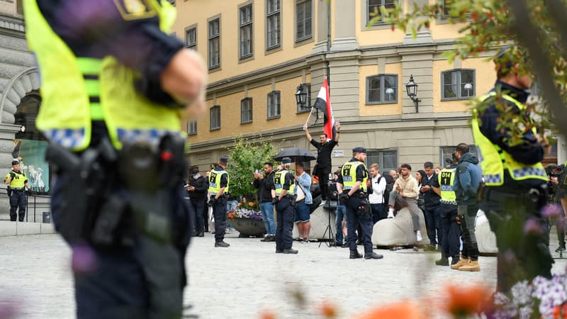 Suède: un nouvel exemplaire du Coran brulé en public devant le Parlement
