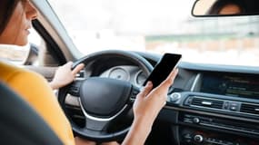 "Arrêtez avec le téléphone au volant, vous êtes des dangers publics sur la route : j'en suis la preuve" - Michèle, qui a causé un accident car elle téléphonait, témoigne sur RMC