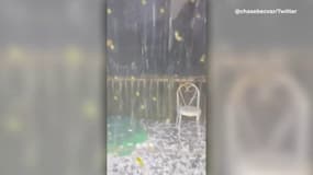 Dans l'Arkansas, un habitant filme de gros grêlons s'abattre sur sa terrasse