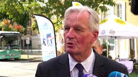 Michel Barnier devant la presse, en déplacement dans la Vienne, le 10 octobre 2024