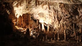 Des secours ont été dépêchés mercredi matin à la grotte ariégeoise de Sakany, au sud de Foix, pour retrouver deux jeunes spéléologues partis explorer ce site connu pour ses labyrinthes et multiples accès - Photo d'illustration Adelsberger Grotte