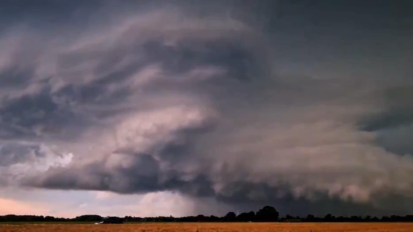FORTES PLUIES, CHUTES DE GRÊLE... LES IMAGES IMPRESSIONNANTES DES ORAGES DANS LE SUD-EST DE LA FRANCE