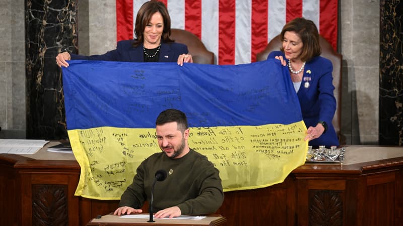Zelensky offre au Congrès américain un drapeau ukrainien venu du front de Bakhmout